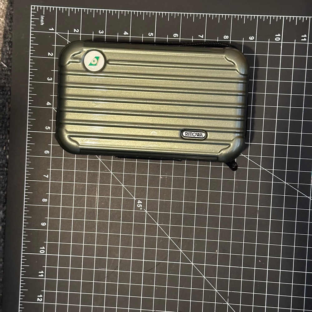 Rimowa x Eva Air - Green amenity case